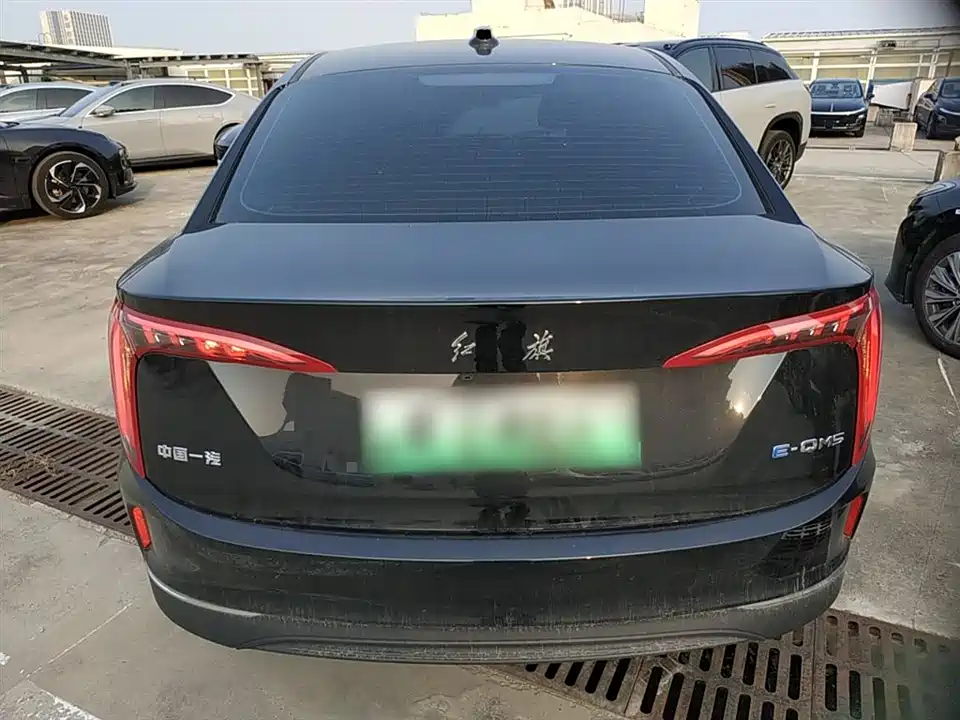 Hongqi E-QM5