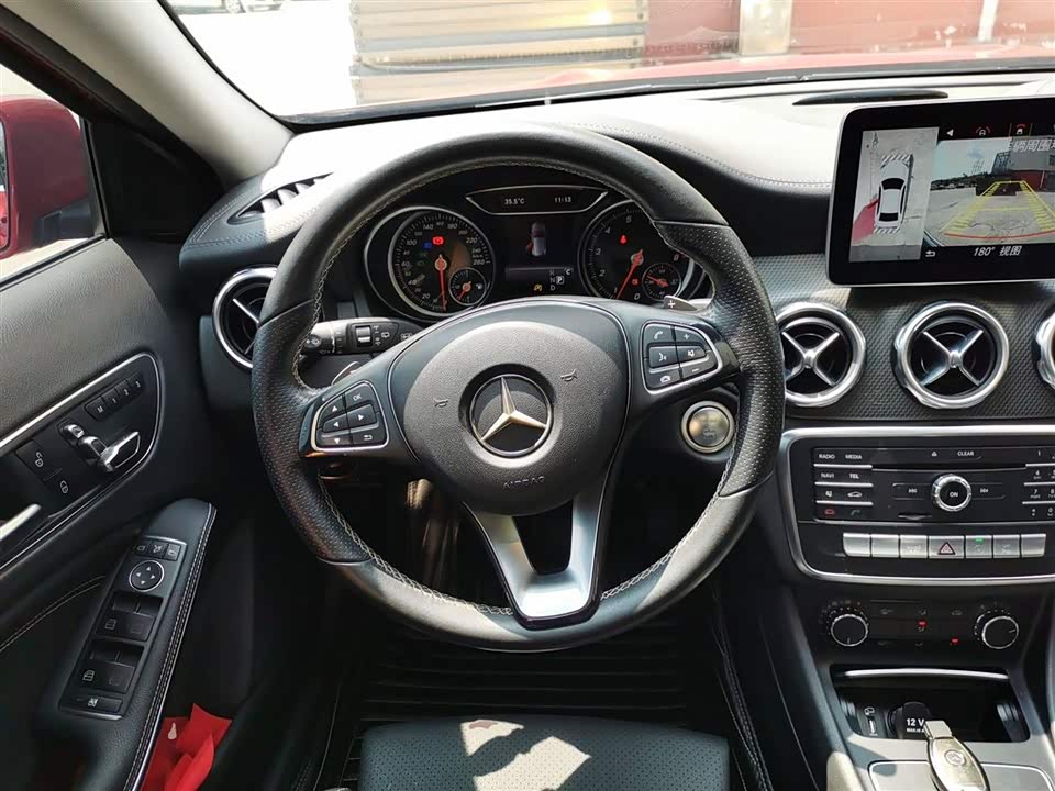 Mercedes-Benz GLA Mercedes-Benz GLA