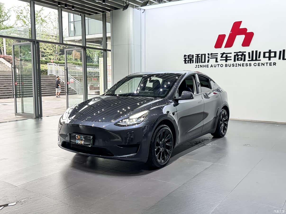 Tesla Model Y, 2024 1
