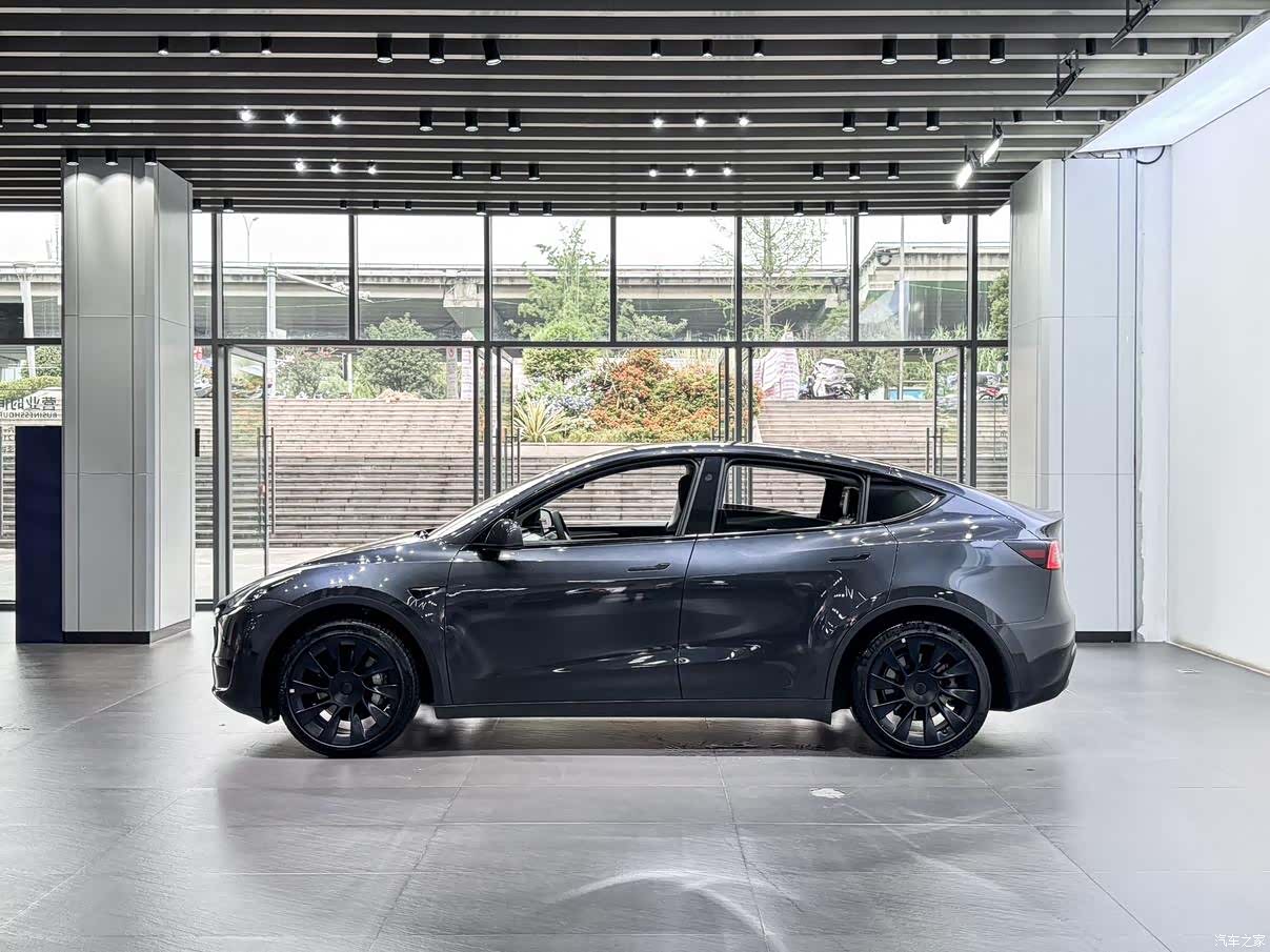 Tesla Model Y, 2024 9