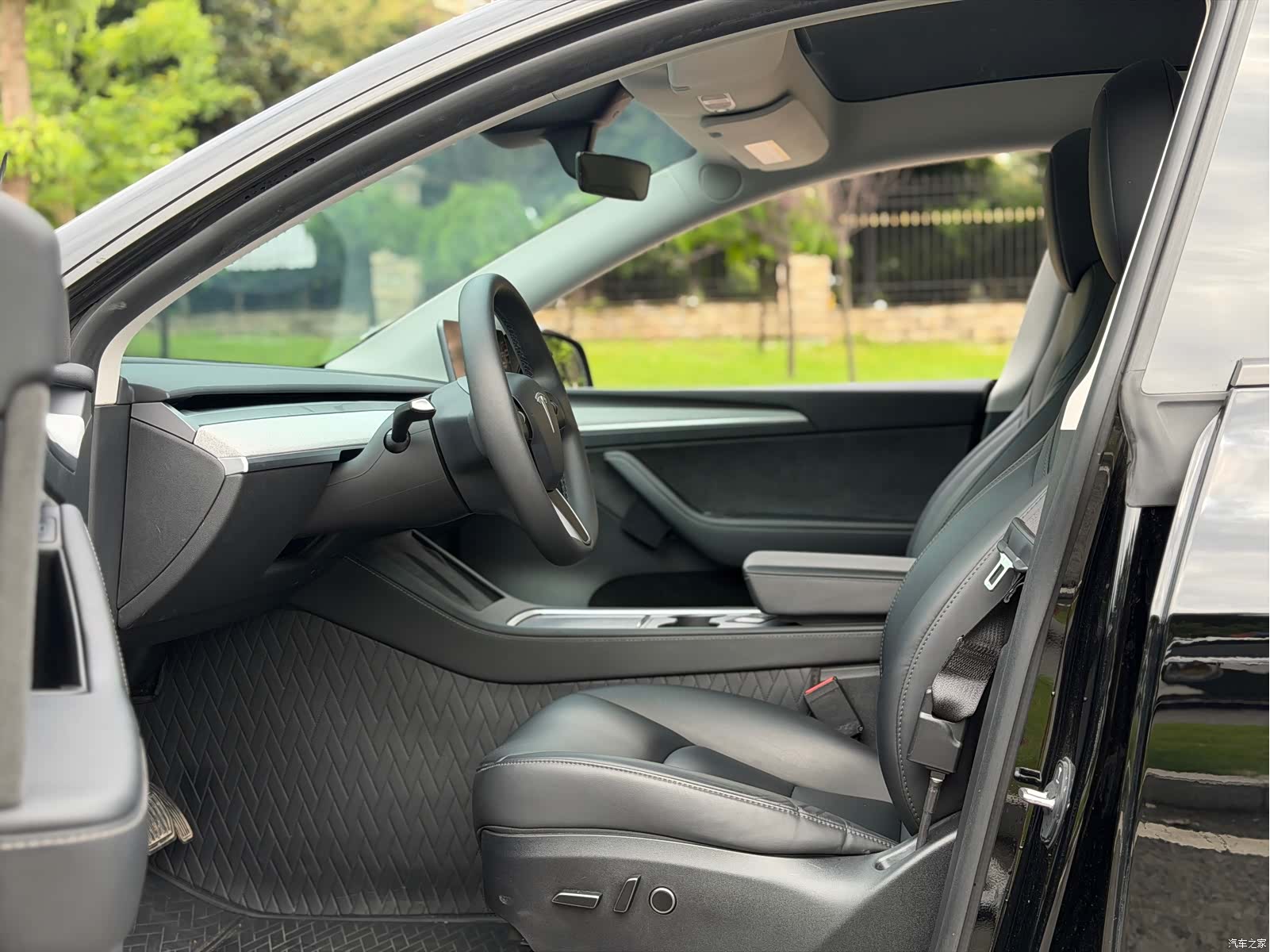 Tesla Model Y, 2024 9
