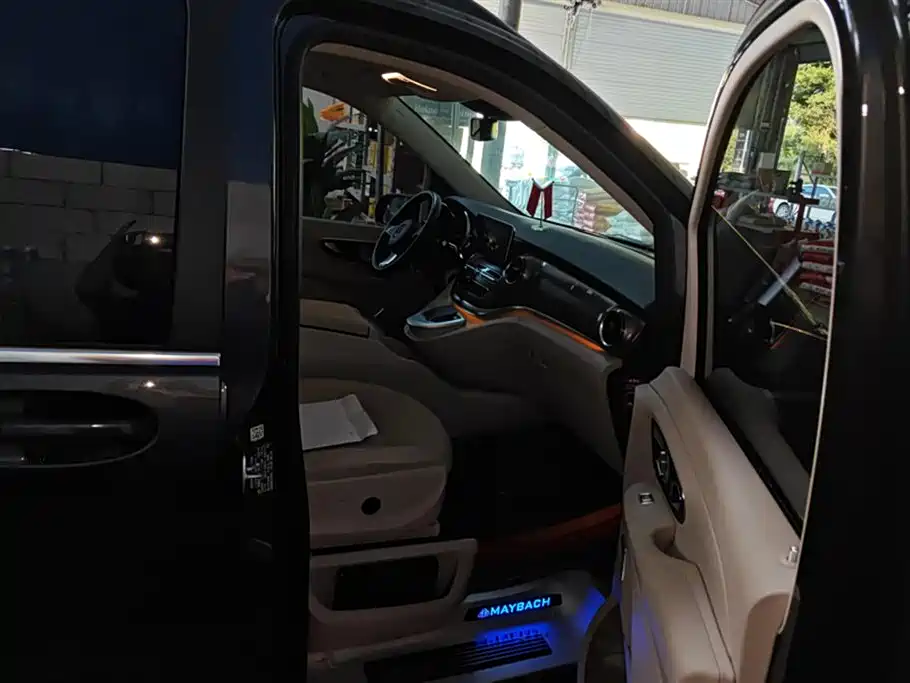 Mercedes-Benz V-class