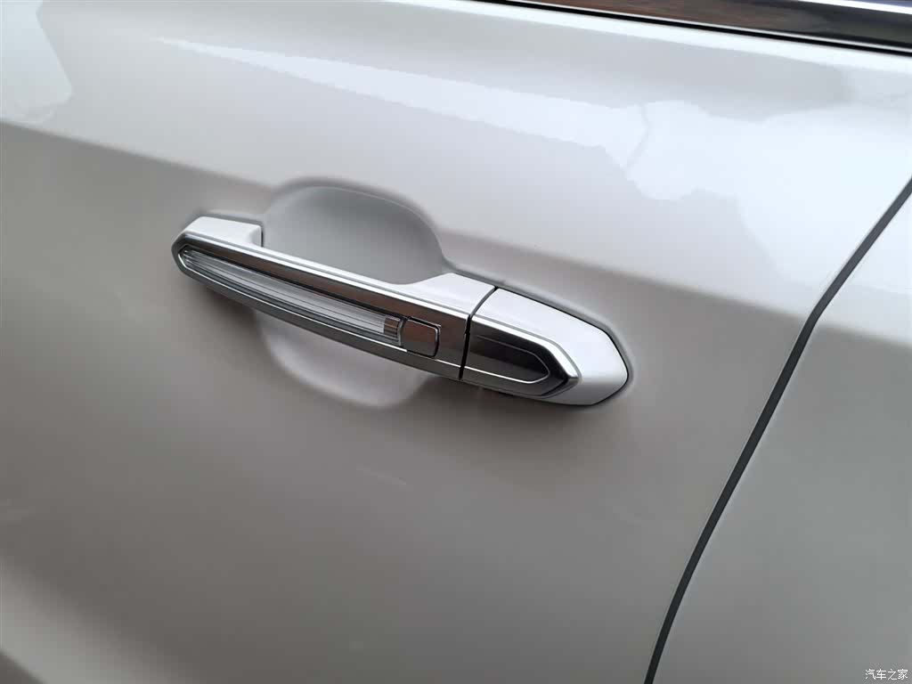Cadillac XT4, 2025 9