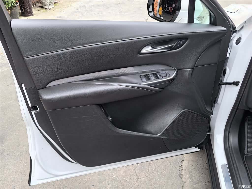 Cadillac XT4, 2025 11