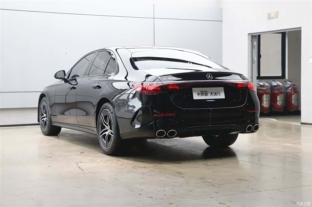 Mercedes-Benz E-Class, 2024 32