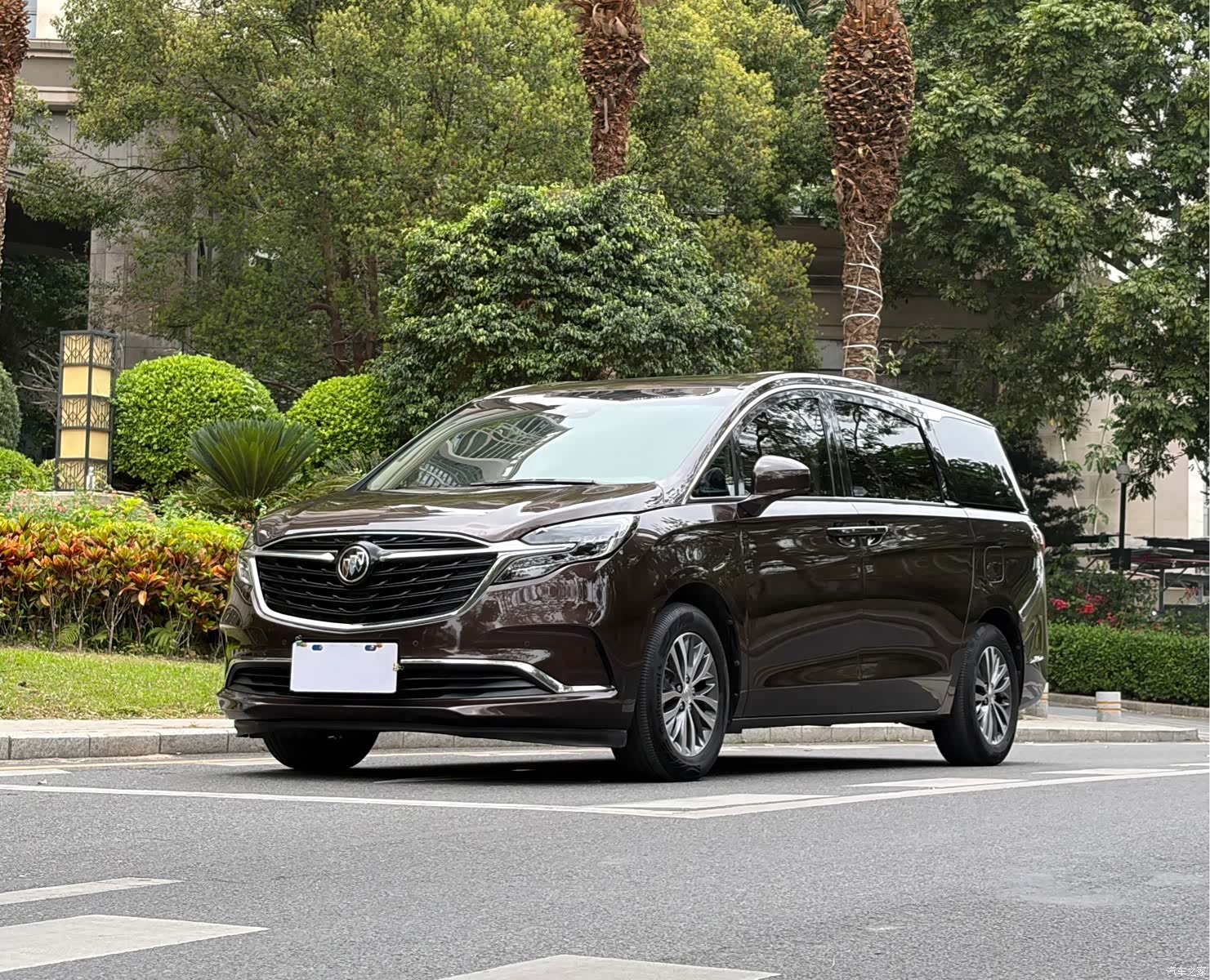 Buick GL8, 2021 1