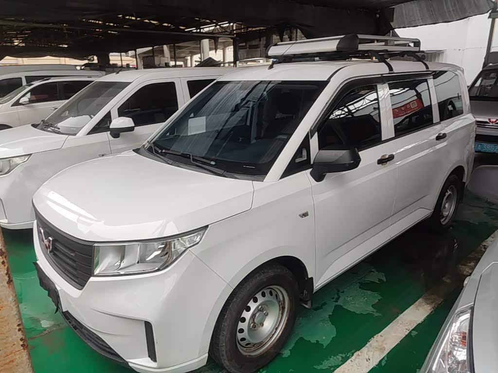 Wuling PLUS