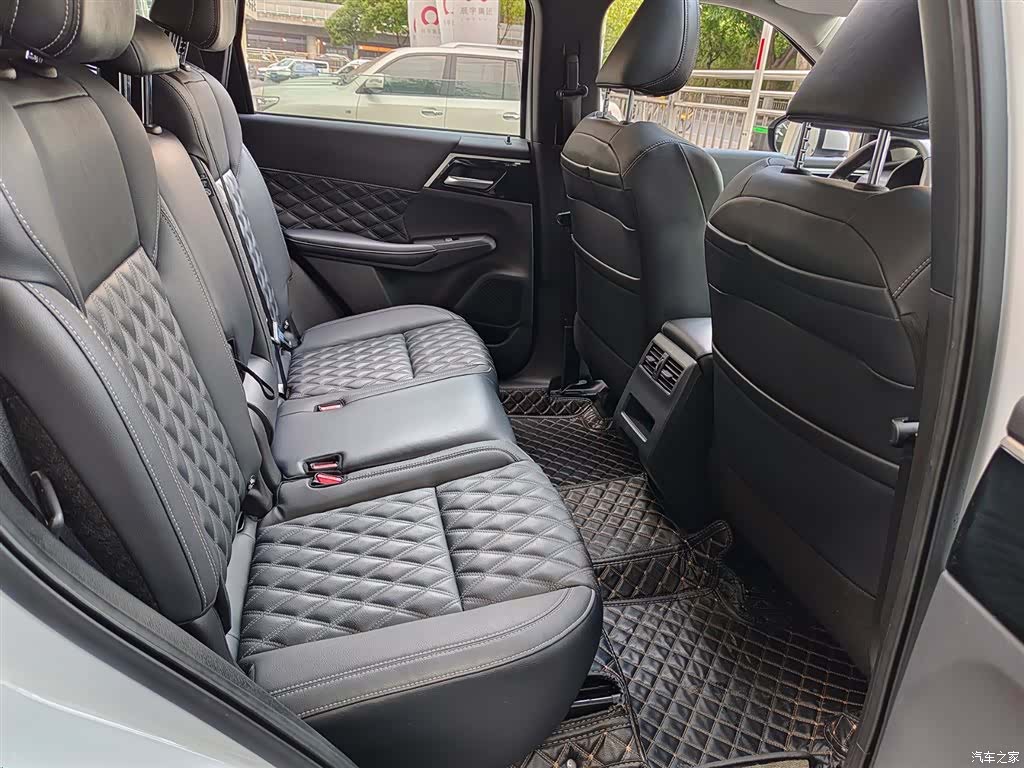 Mitsubishi Outlander, 2023 11