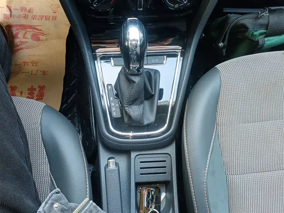 Volkswagen C-TREK Wei Collar