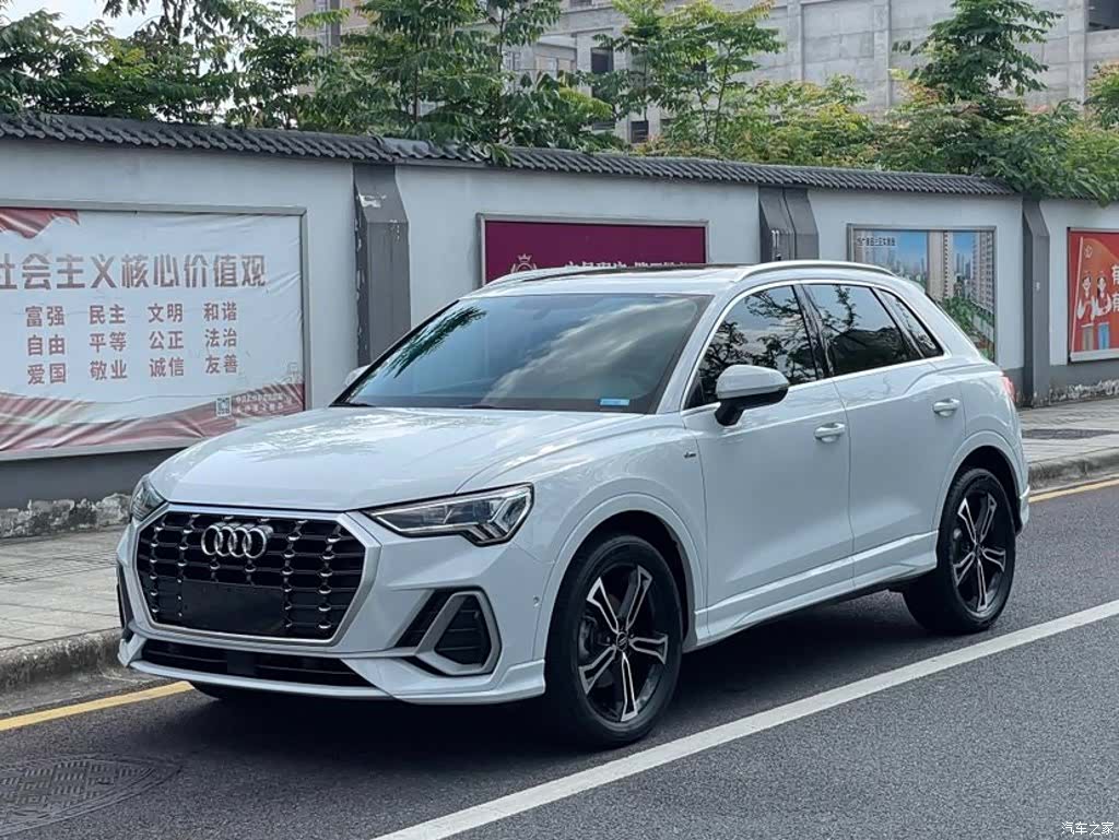 Audi Q3, 2023 1