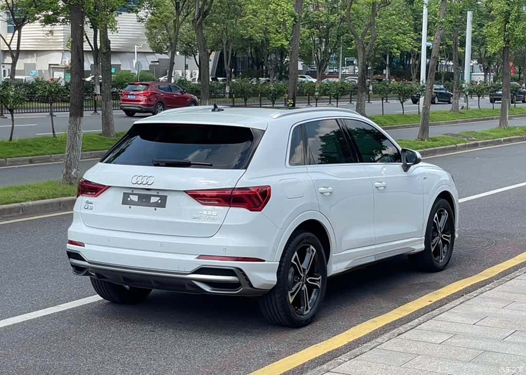 Audi Q3, 2023 4