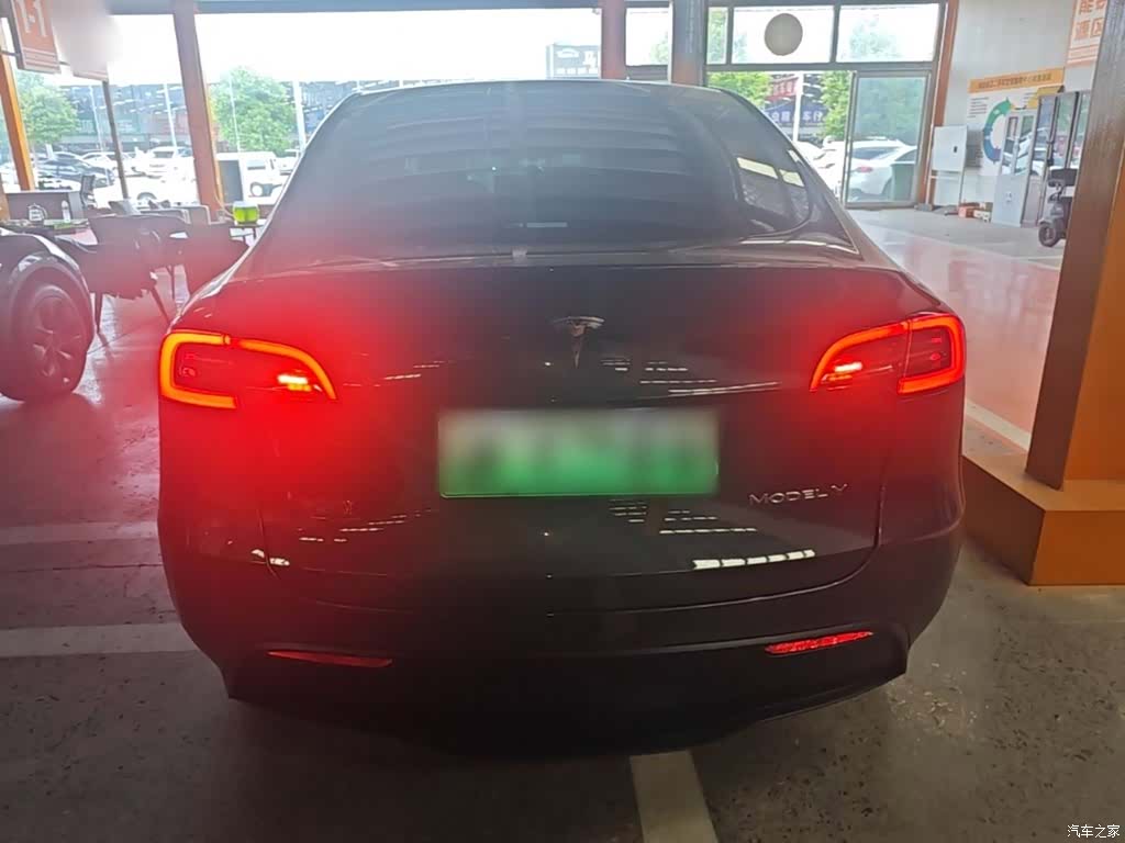 Tesla Model Y, 2024 6