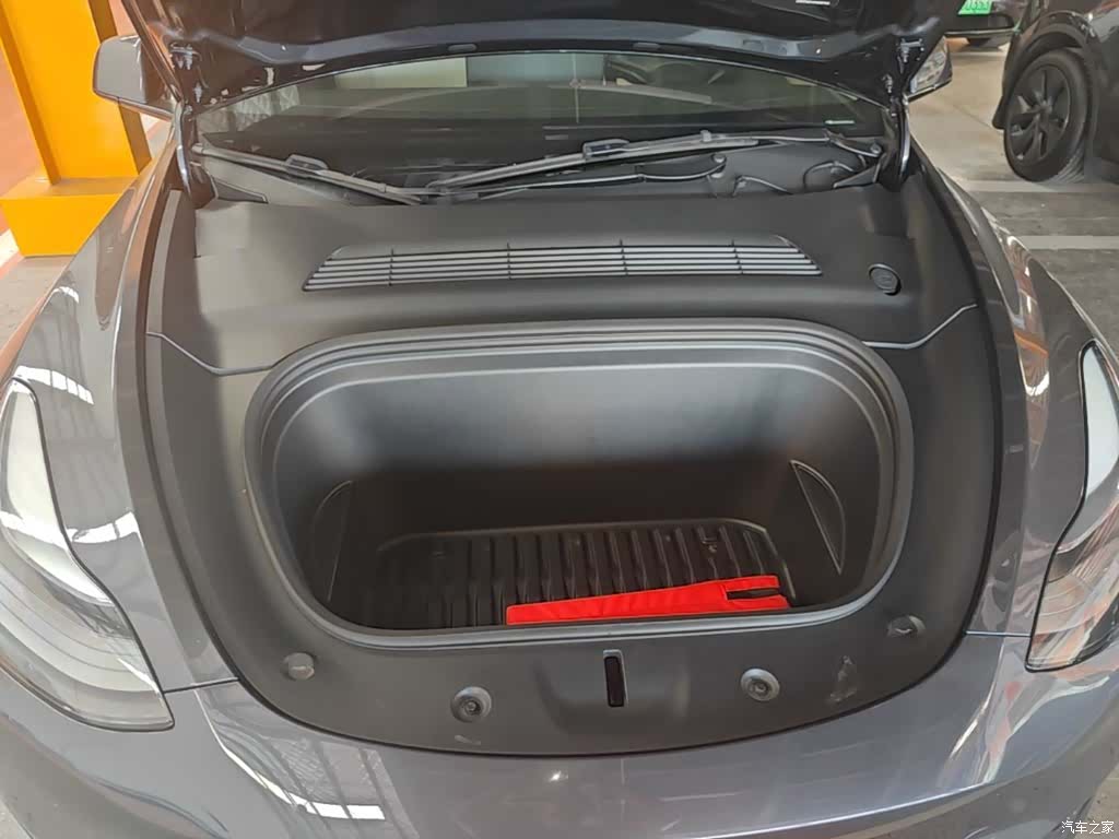 Tesla Model Y, 2024 20