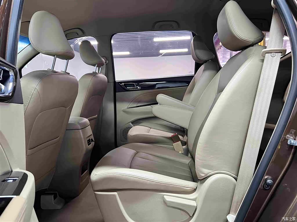 Wuling 730, 2016 8