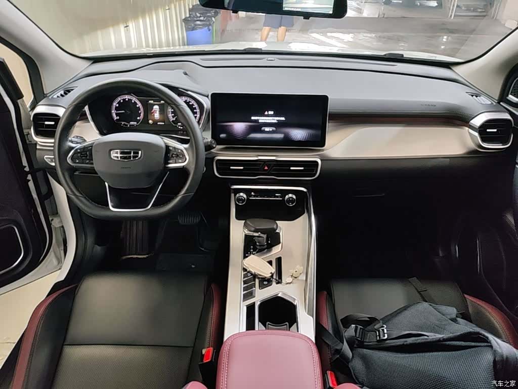 Geely Coolray, 2022 10