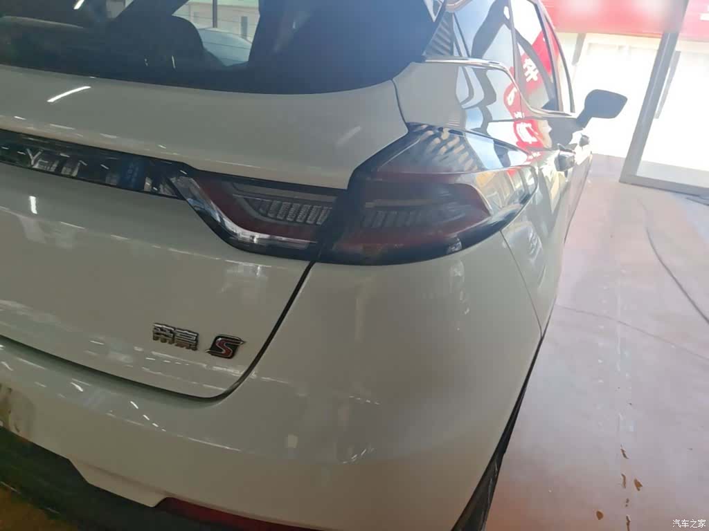 Geely Emgrand, 2022 8