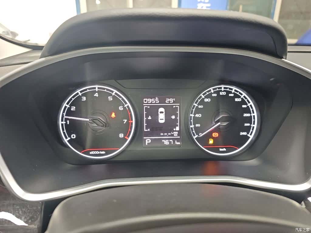 Geely Coolray, 2025 12