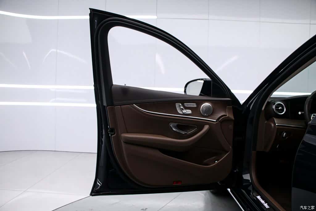 Mercedes-Benz E-Class, 2023 11