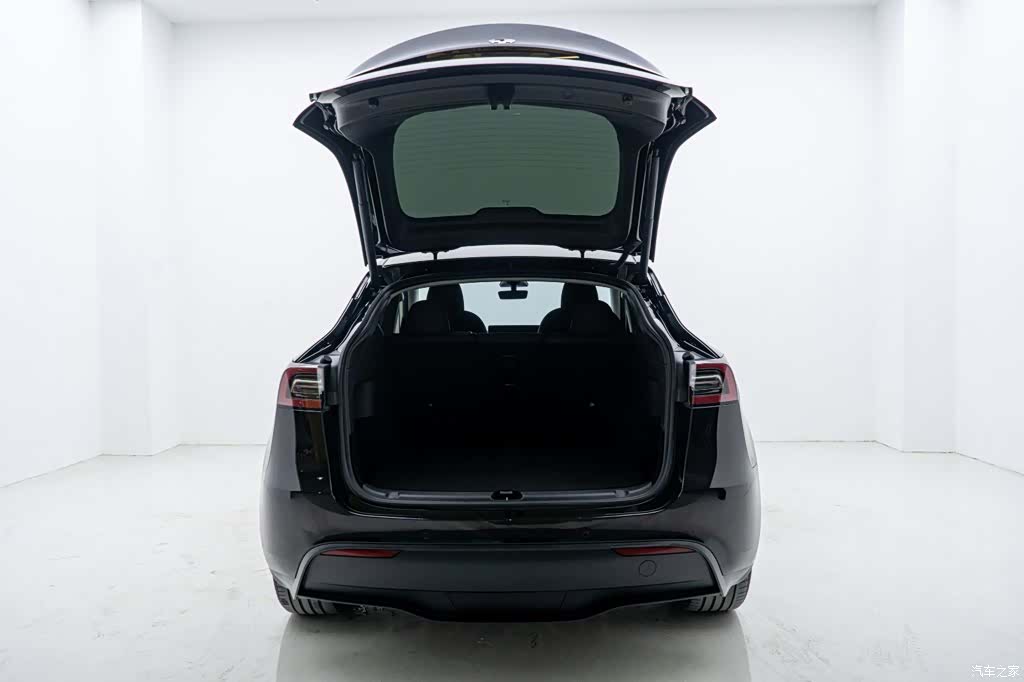 Tesla Model Y, 2024 9