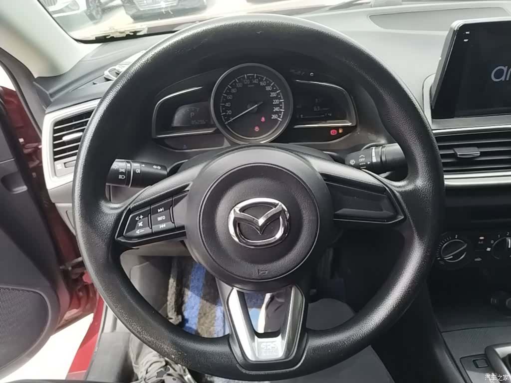 Mazda Mazda3, 2017 11