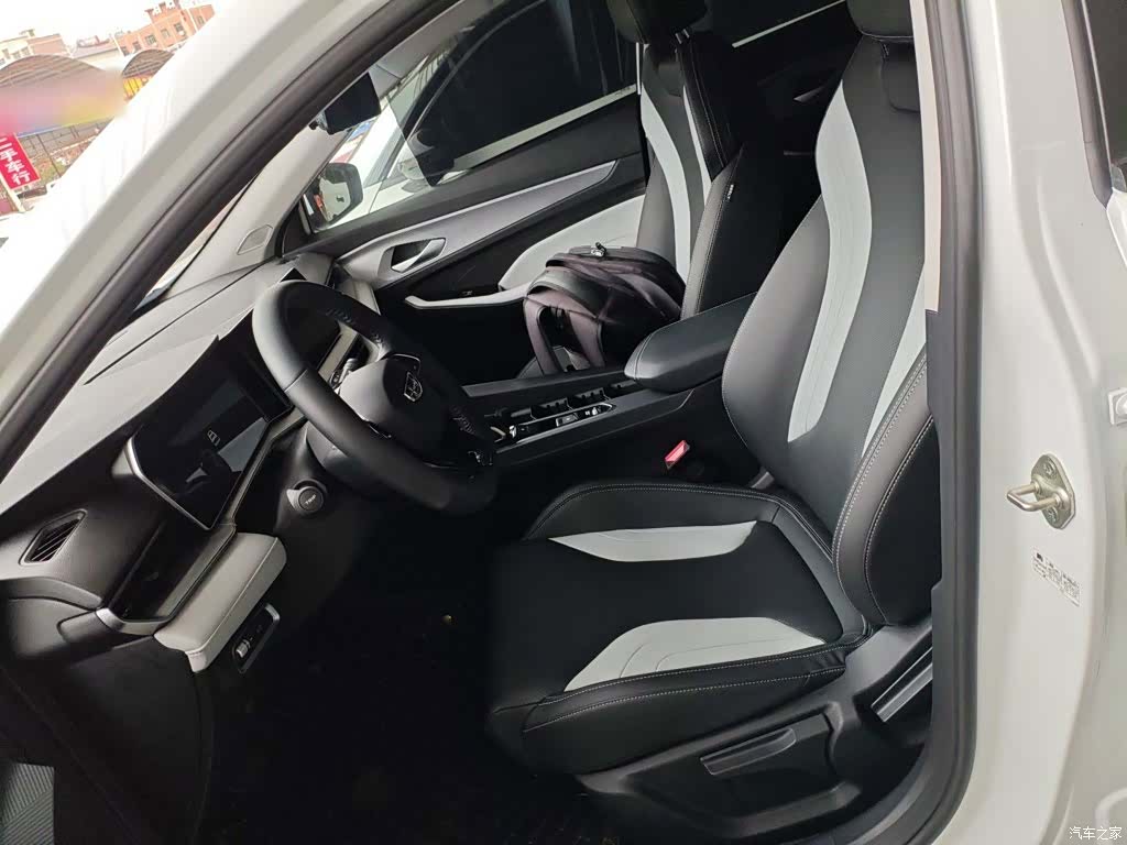 Geely Binray, 2023 11
