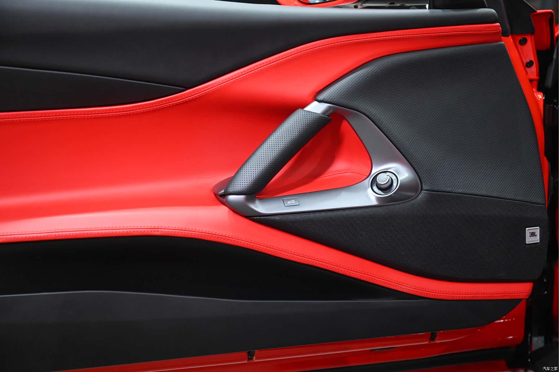Ferrari 812, 2022 19