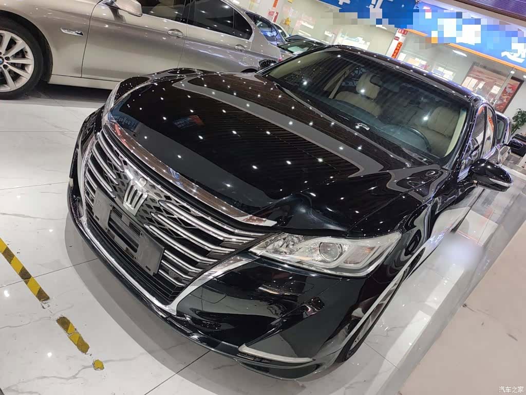 Toyota Crown, 2017 1