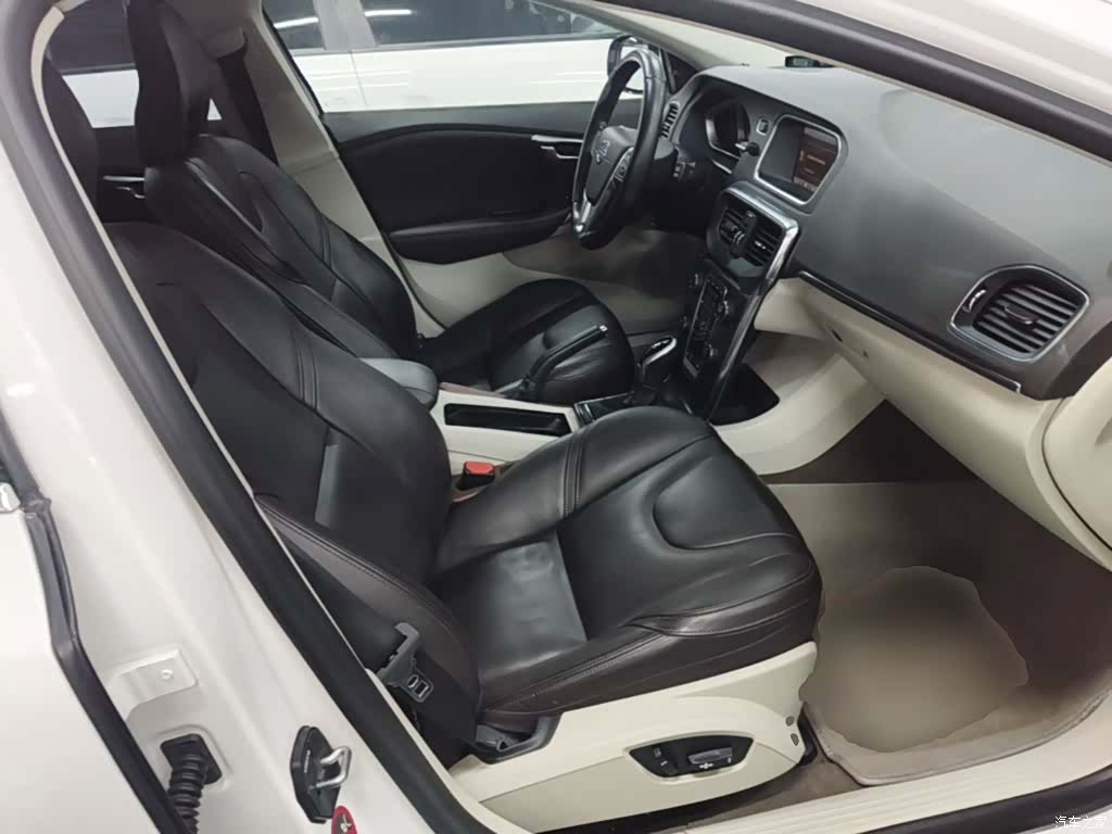 Volvo V40, 2014 20