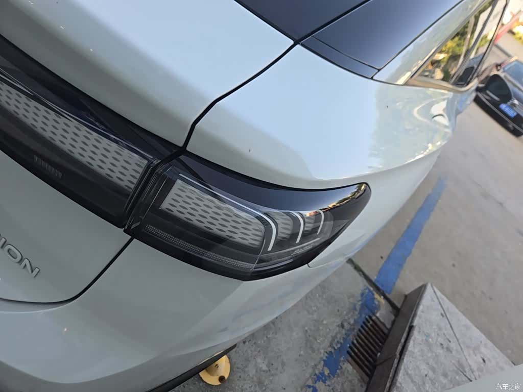 Volkswagen ID.7, 2025 8