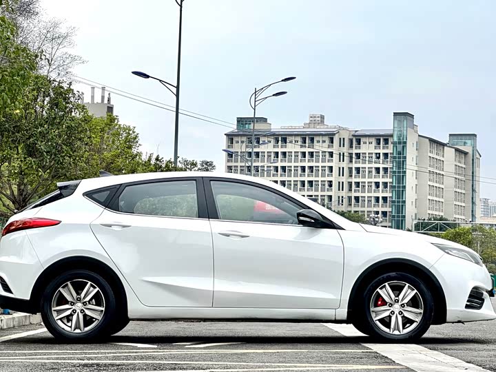 Changan Eado XT 2015 1.6L МКПП zhi ku xing guo V