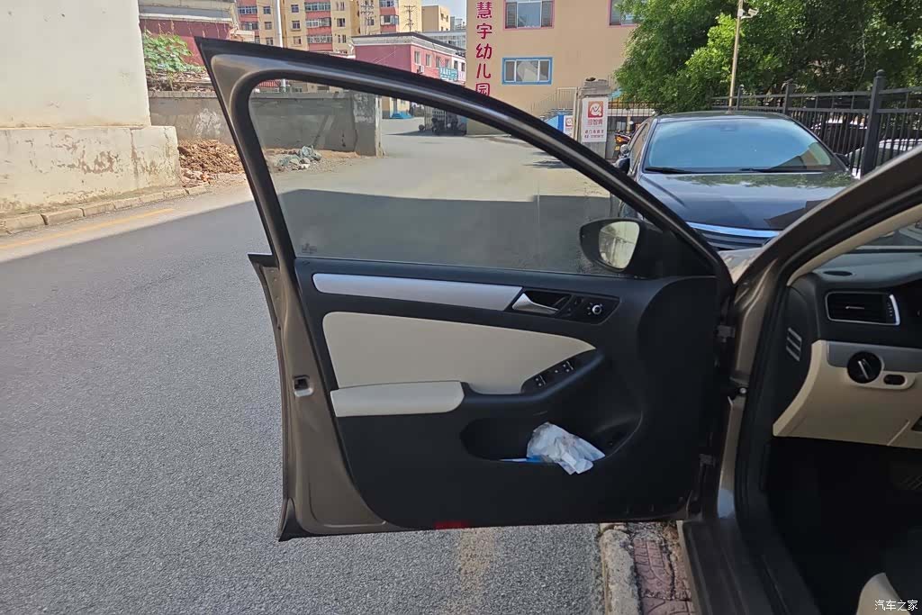 Volkswagen Sagitar, 2012 7