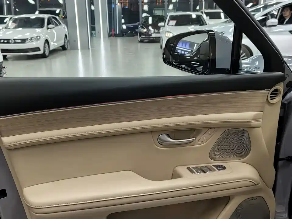 AITO Ask the world M5