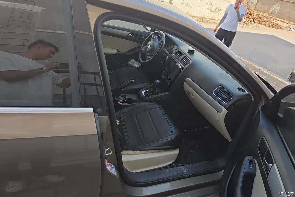 Volkswagen Sagitar, 2012 8