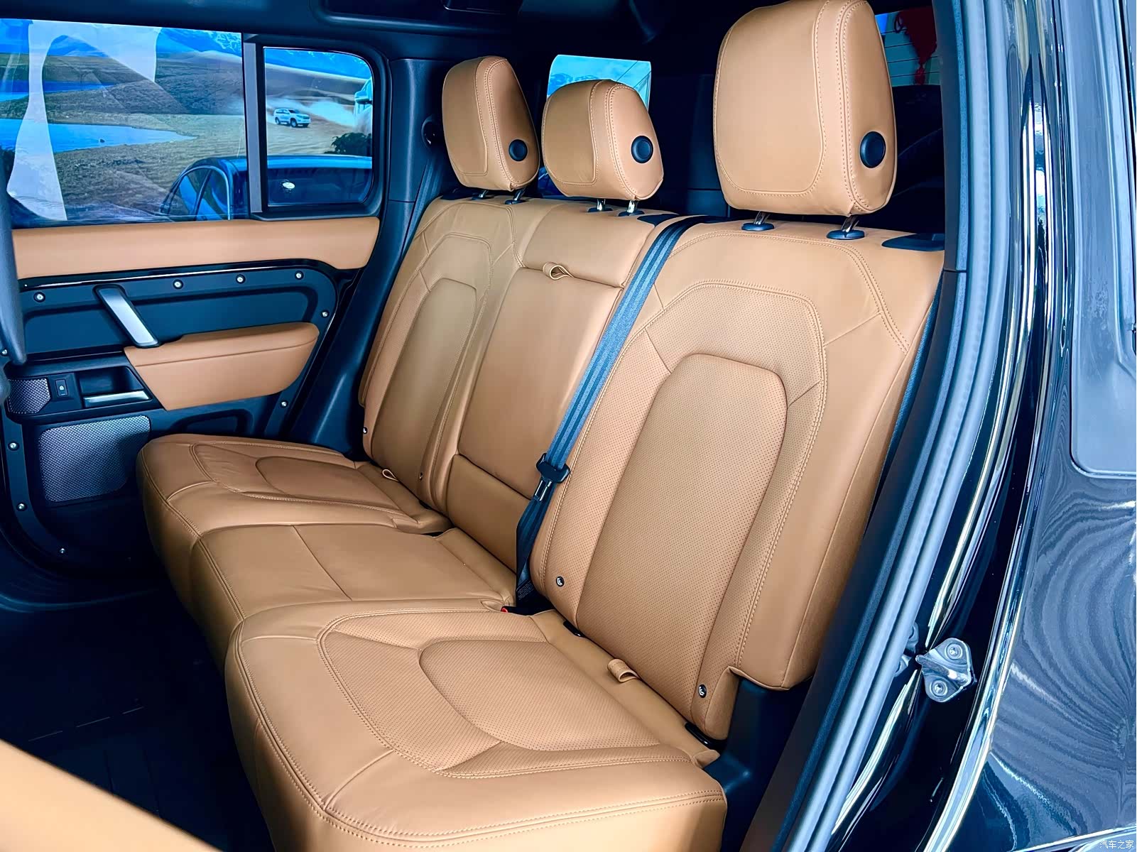 Land Rover Defender, 2024 10