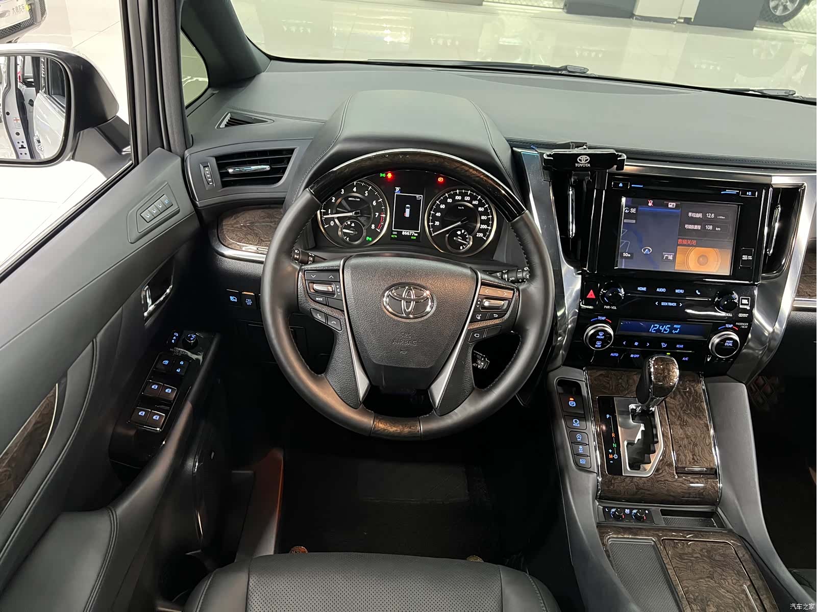 Toyota Alphard, 2018 18