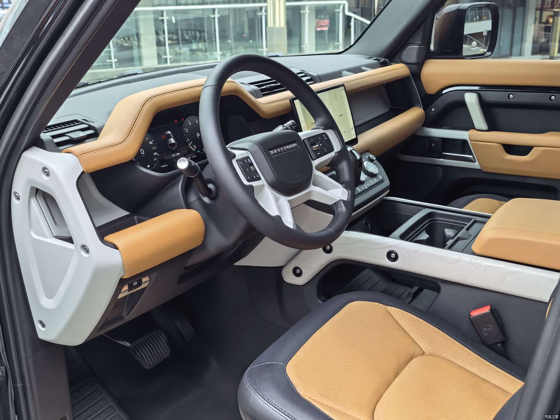 Land Rover Defender, 2024 16