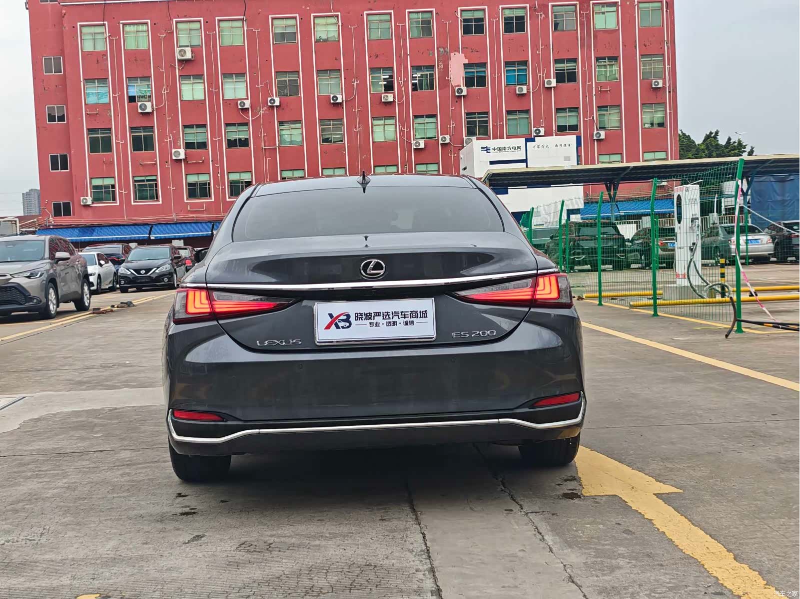 Lexus ES, 2022 все фото