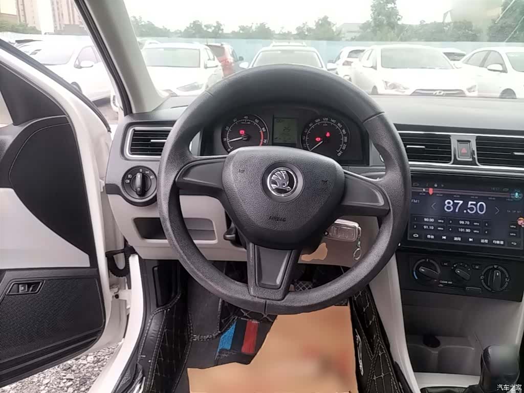 Skoda Rapid, 2017 11
