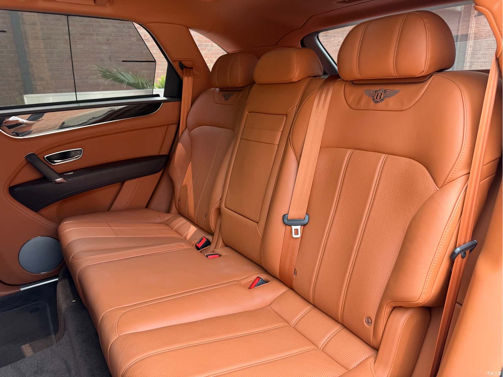 Bentley Bentayga, 2019 12