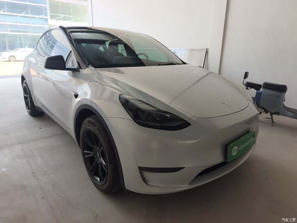 Tesla Model Y, 2024 4