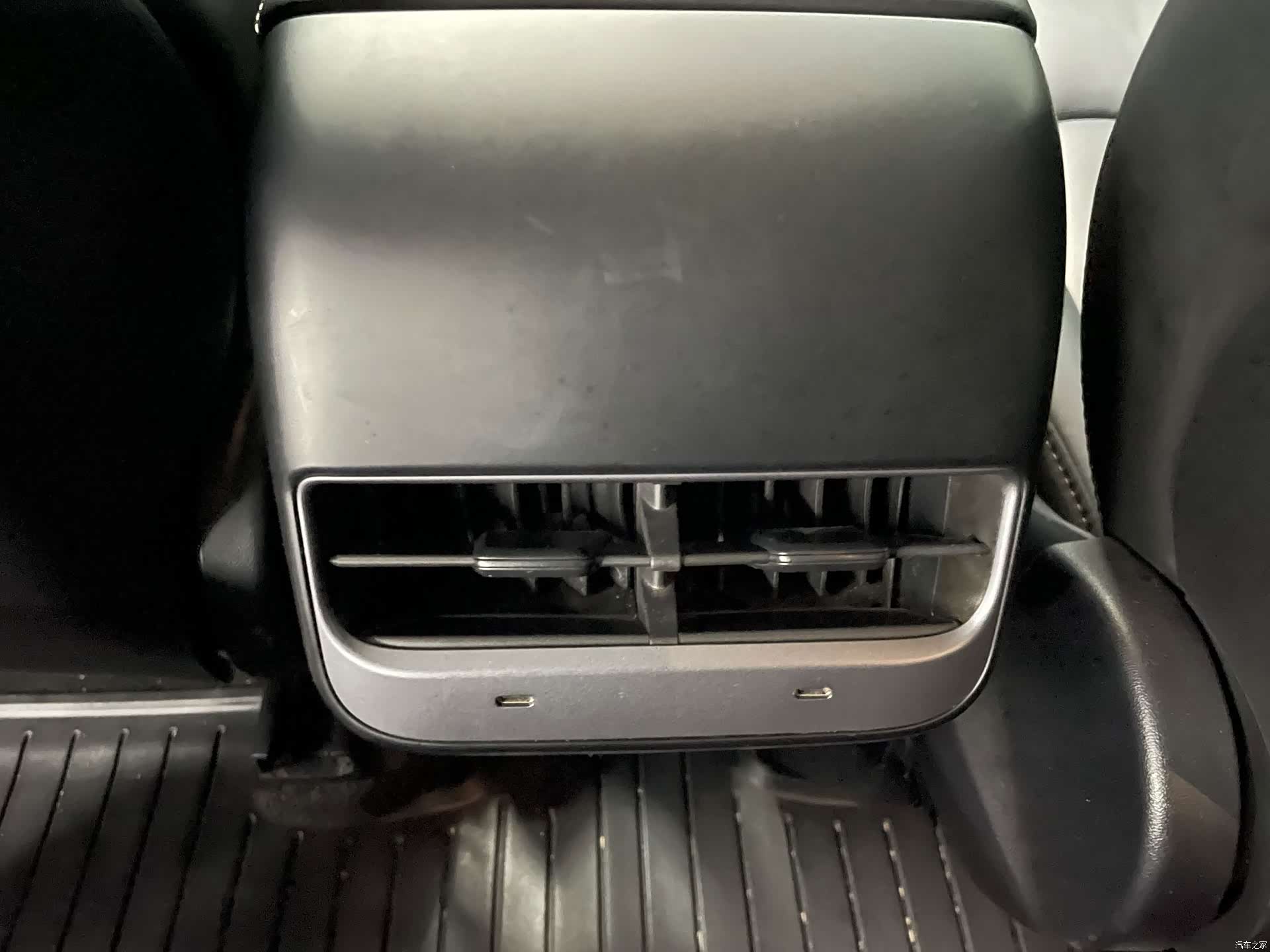 Tesla Model Y, 2023 все фото