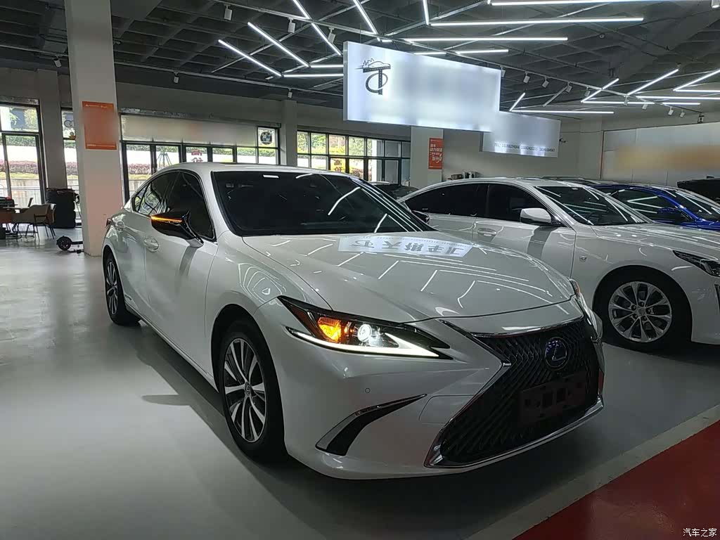 Lexus ES, 2019 22