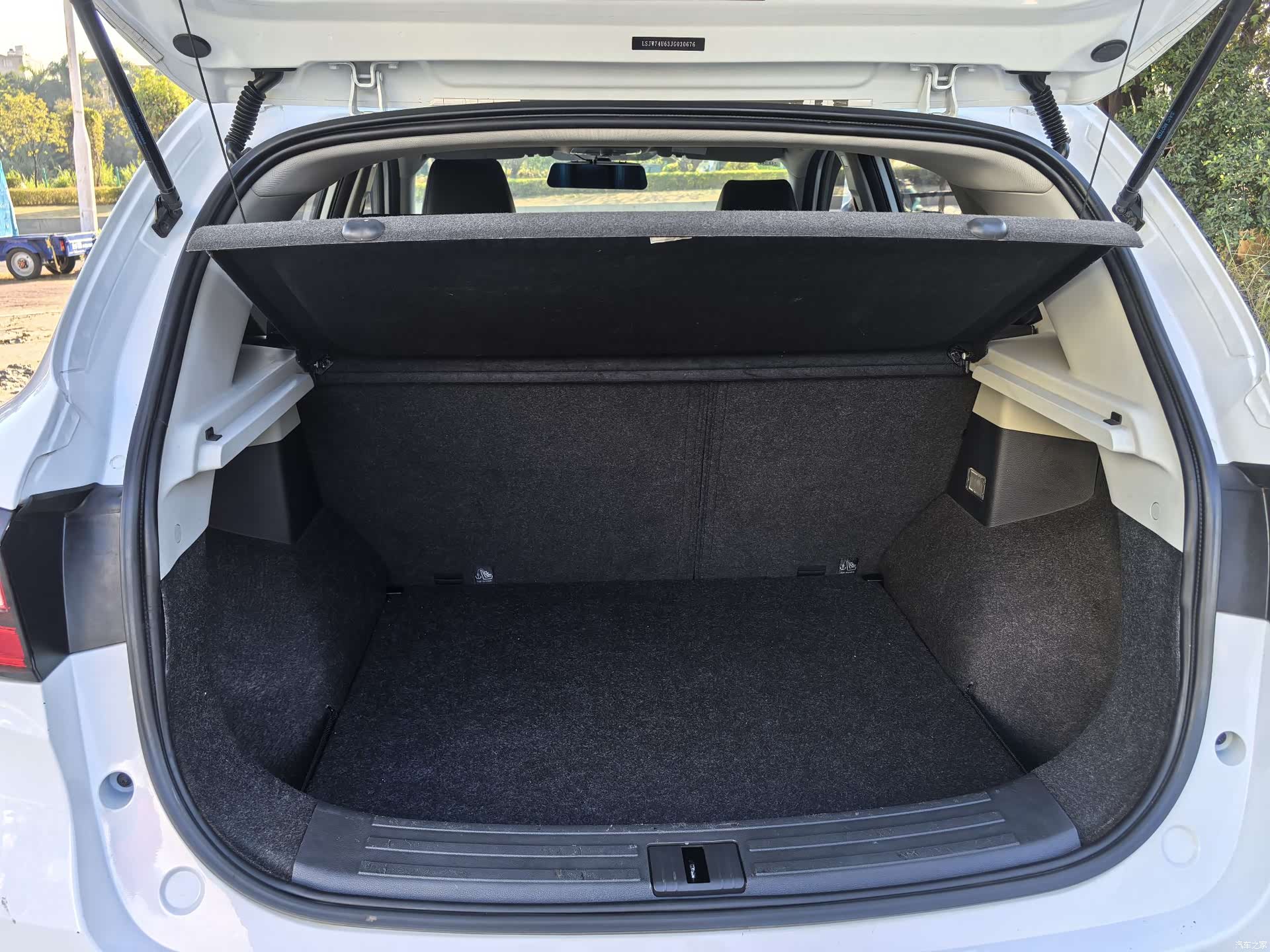MG ZS, 2018 15