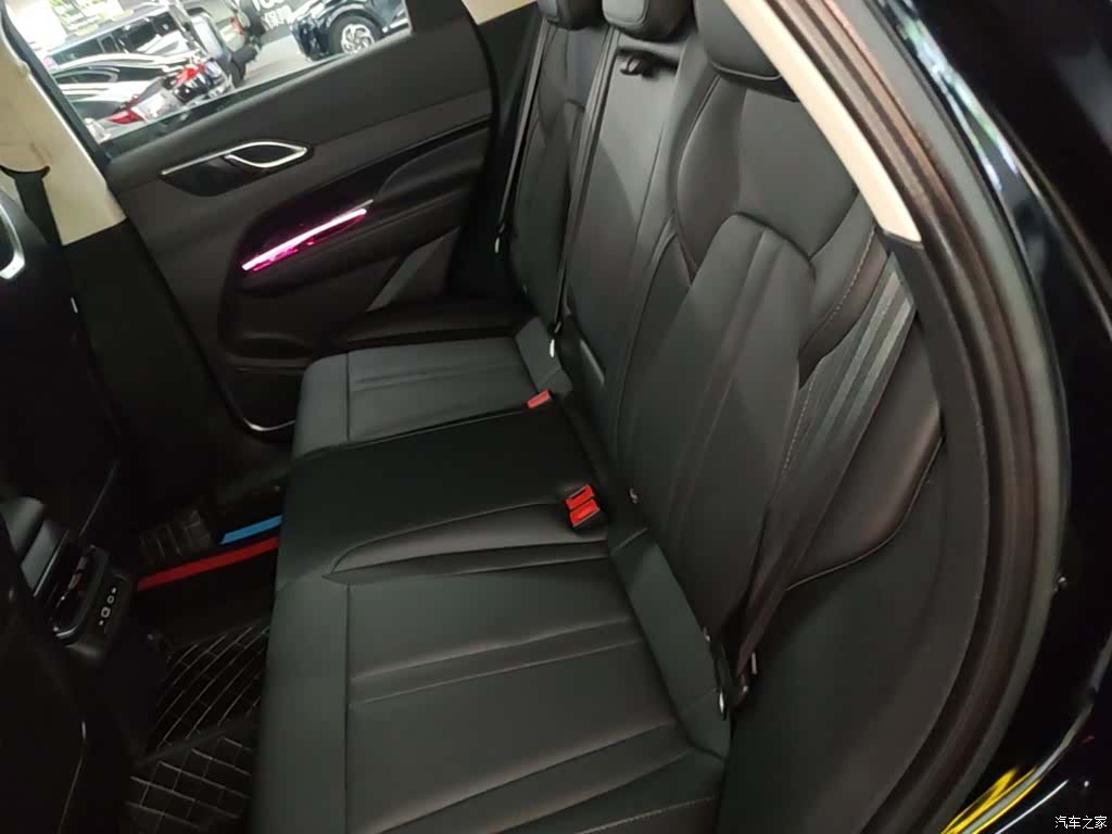Hongqi HS3, 2025 17