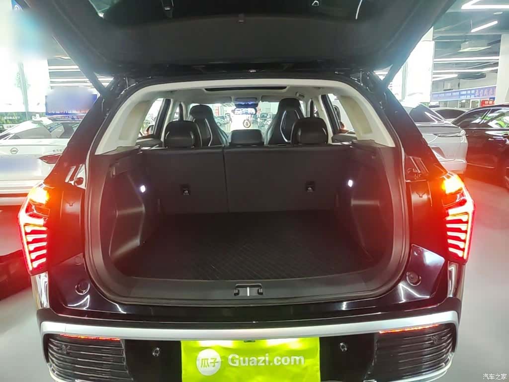 Hongqi HS3, 2025 19