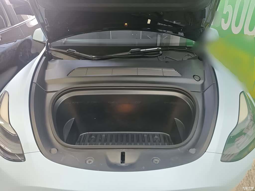Tesla Model Y, 2023 16