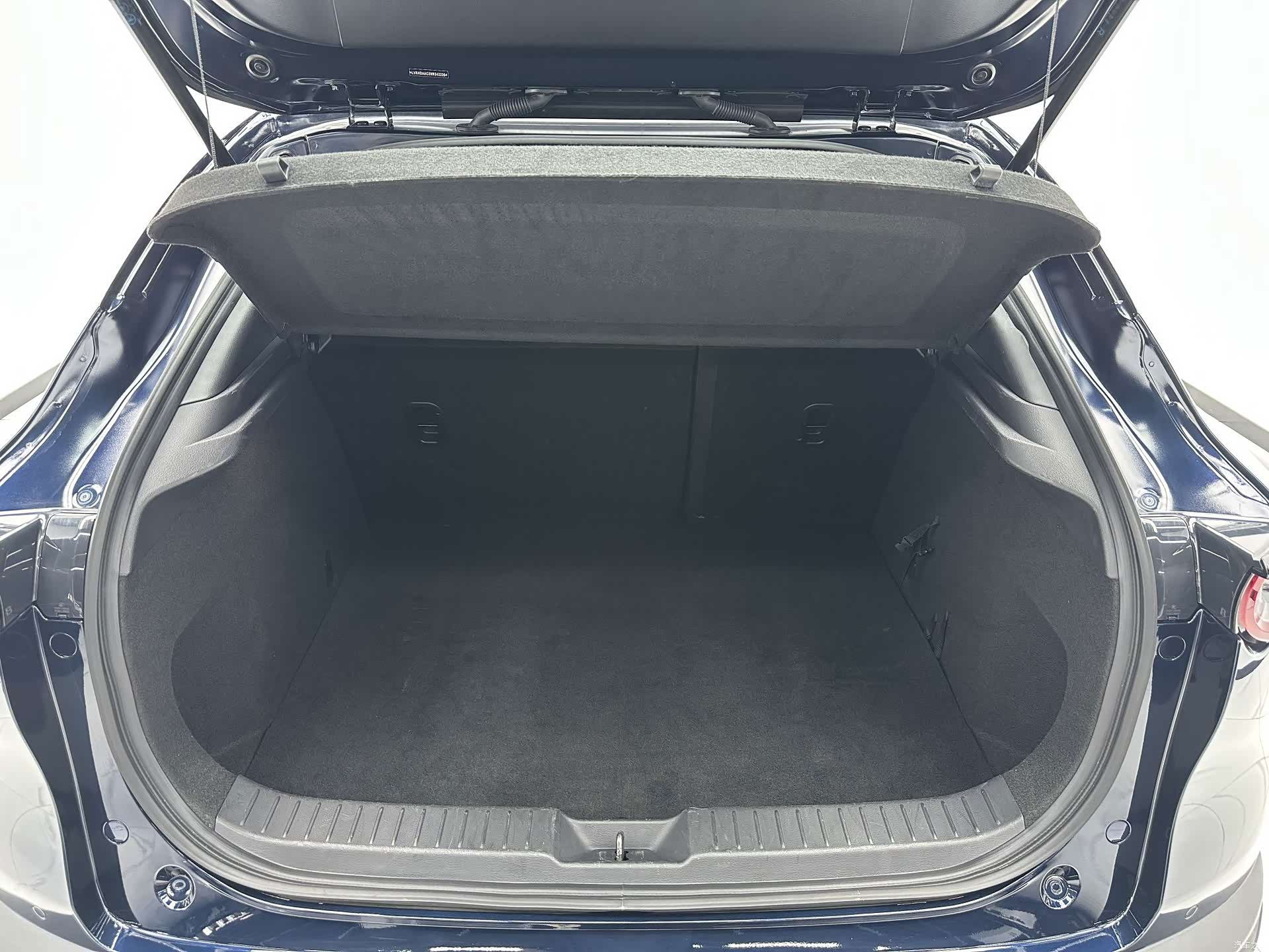 Mazda CX-30, 2023 17