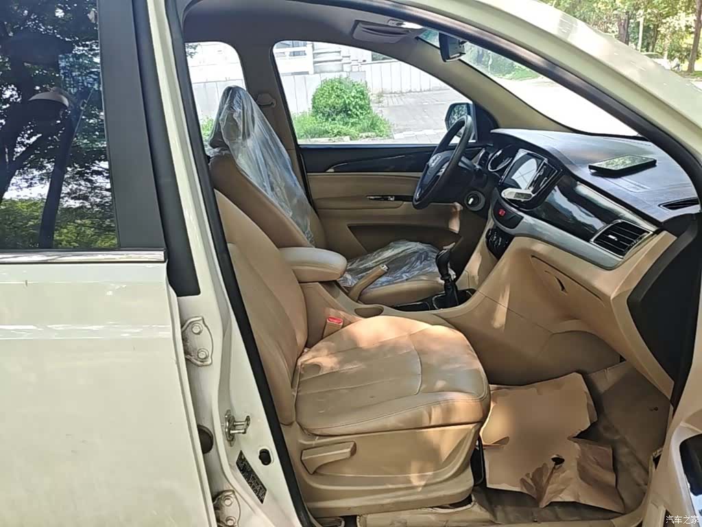 Wuling 730, 2017 25