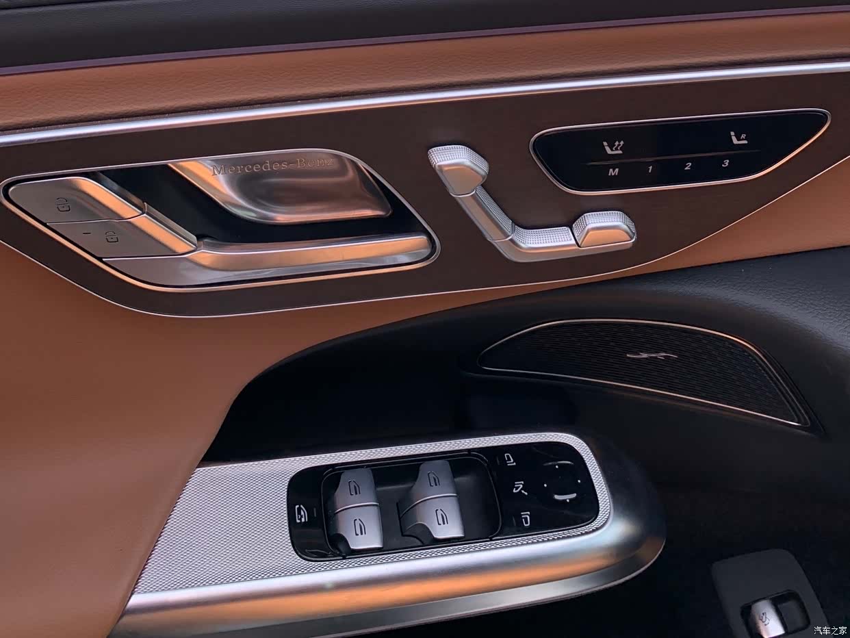 Mercedes-Benz E-Class, 2024 11