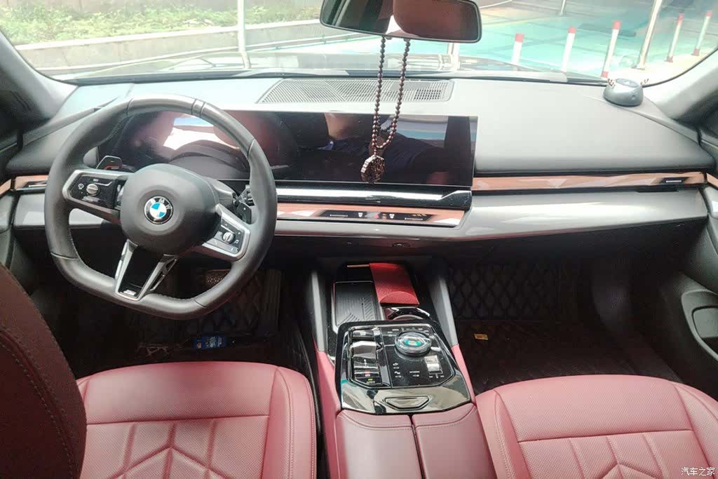 BMW 5 Series, 2025 12